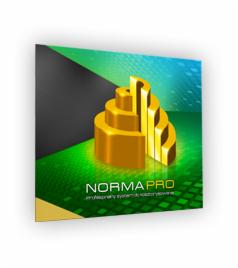 Pudełko oprogramowania Norma PRO z abstrakcyjnym złotym modelem schodkowym na tle gradientu zieleni i błękitu z elementami grafiki rastrowej.