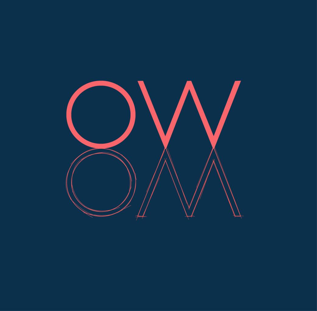 Abstrakcyjne logo w kolorze koralowym na granatowym tle. Dwa okręgi jeden nad drugim po lewej stronie, po prawej litery W i M.