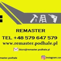 Żółte tło z szarym logo firmy Remaster, przedstawiającym zarys domu i wałek do malowania z ikonami narzędzi: młotka, drabiny i wiertarki, oraz dane kontaktowe: numer telefonu, adres strony...