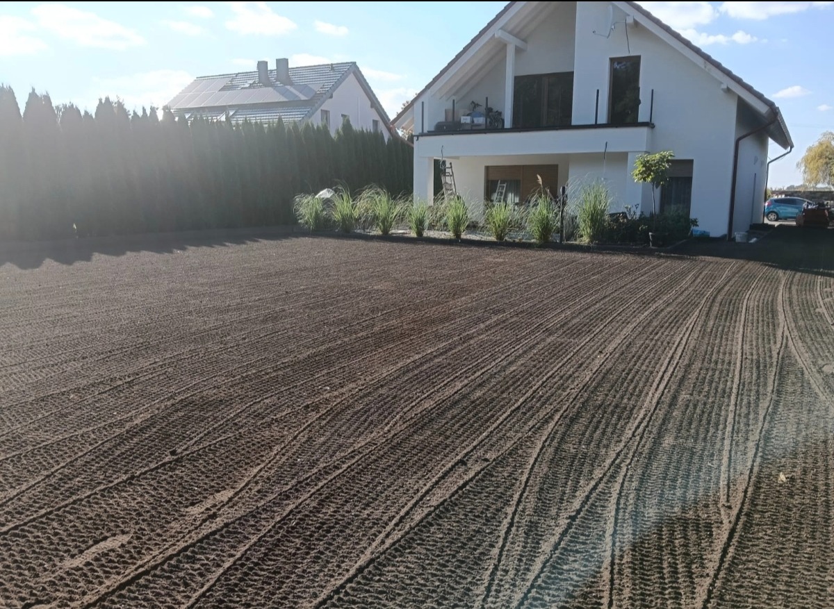 Maszynowy siew trawy