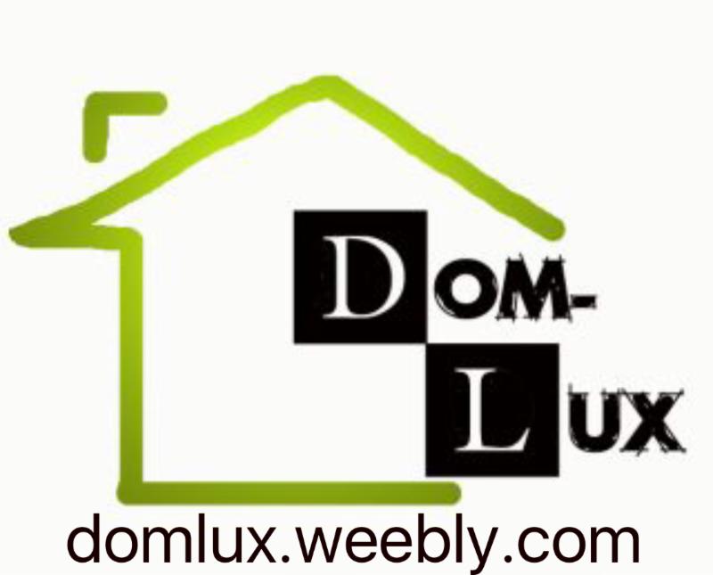 Logo firmy budowlanej: zielony obrys domu z napisem 'Dom-Lux' na czarnych kwadratach i adresem strony internetowej.