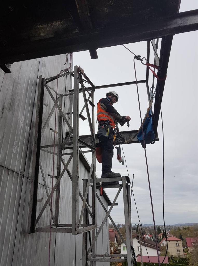 demontaż szybu windy