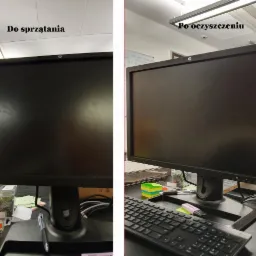Porównanie monitora biurowego przed i po czyszczeniu, widoczne smugi i zabrudzenia na ekranie po lewej stronie, a czysty ekran po prawej, z elementami biurowymi w tle.