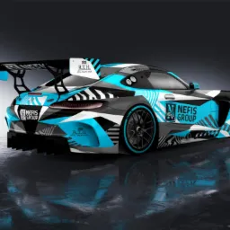 Grafika koncepcyjna sportowego samochodu w barwach firmowych z logo Nefis Group i R.T.H., dynamiczne wzory w odcieniach błękitu, czerni i bieli, widok z tyłu na tle ciemnego, refleksyjnego podłoża.