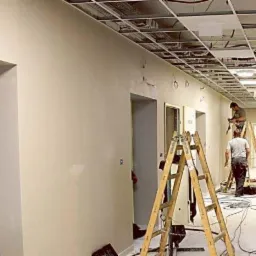 Wykonywanie sufitów podwieszanych