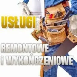Fragment sylwetki pracownika w pasie narzędziowym, trzymającego biały kask, z nałożonym tekstem 'USŁUGI REMONTOWE i WYKOŃCZENIOWE'.