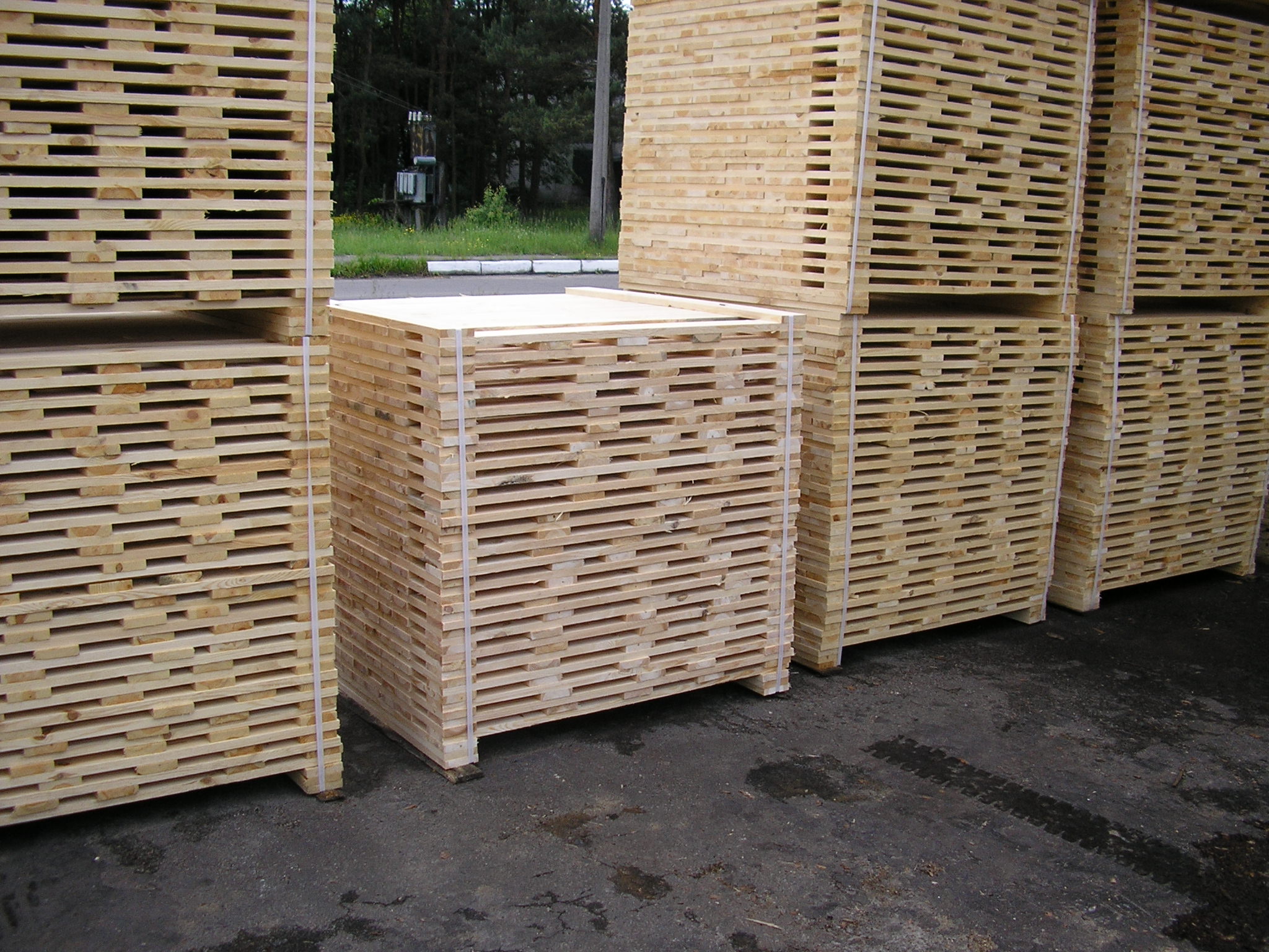 trociny, zrębki , konstrukcje dachowe( krokwie ,łaty, jętki , stęple,drzewo kominkowe dą ,grab.