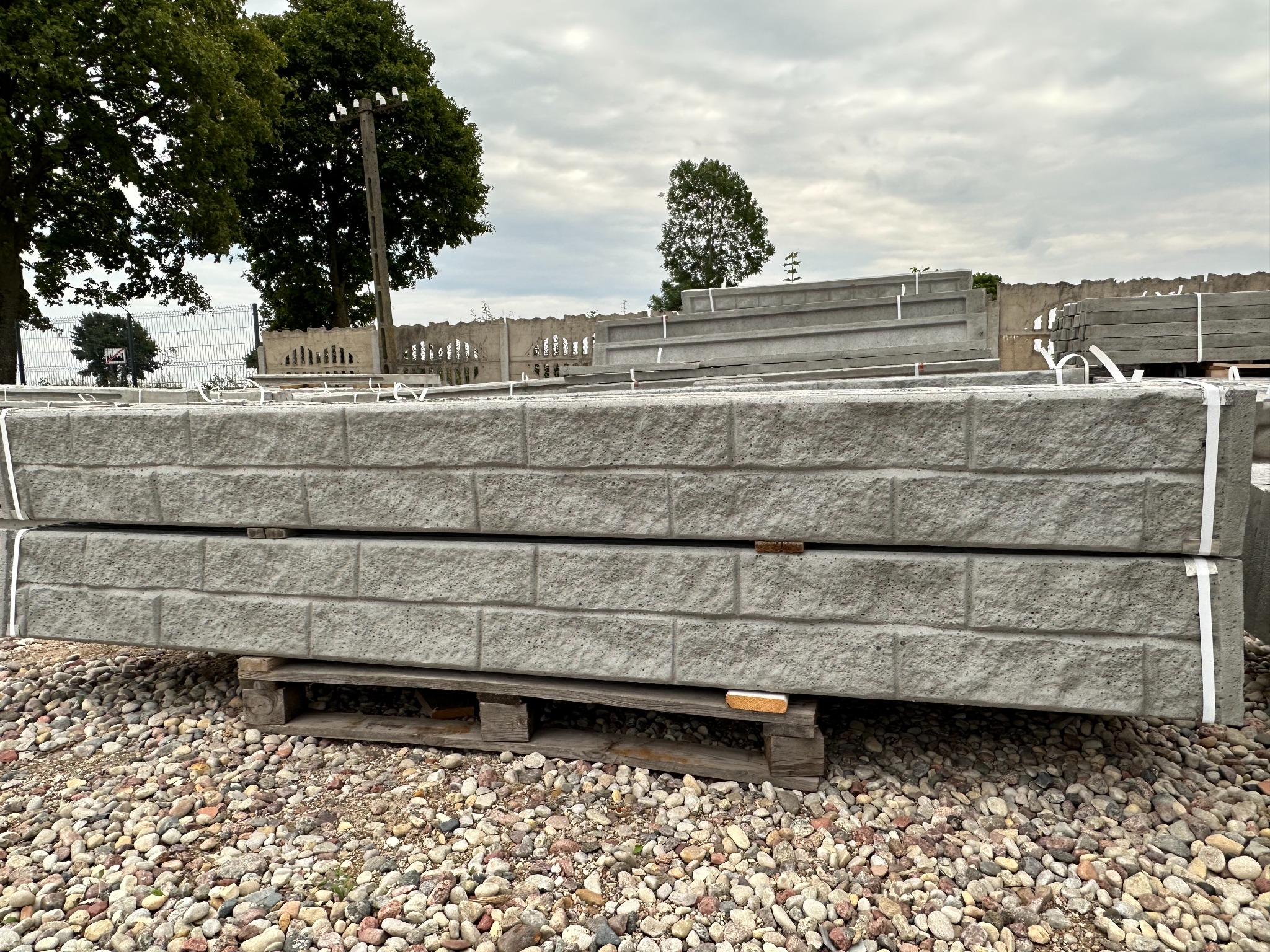 podmurówka bloczek łupany