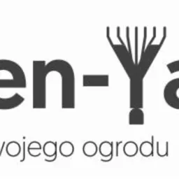 Logo firmy Green-Yard: ciemnoszary napis z grafiką grabi i zielonych liści. Pod spodem napis 'pielęgnacja Twojego ogrodu'.