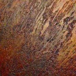 Abstrakcyjna faktura ściany z efektem spękań i zacieków w odcieniach brązu, złota i czerni, przypominająca surowy tynk dekoracyjny.