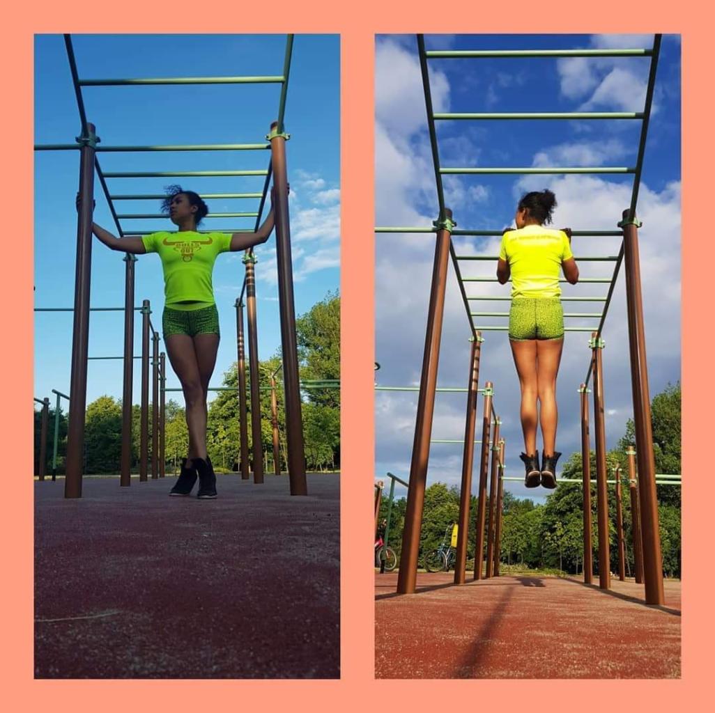 Kobieta w neonowej koszulce i wzorzystych szortach ćwiczy na drabinkach na świeżym powietrzu; widok z przodu i z tyłu w kolażu.
