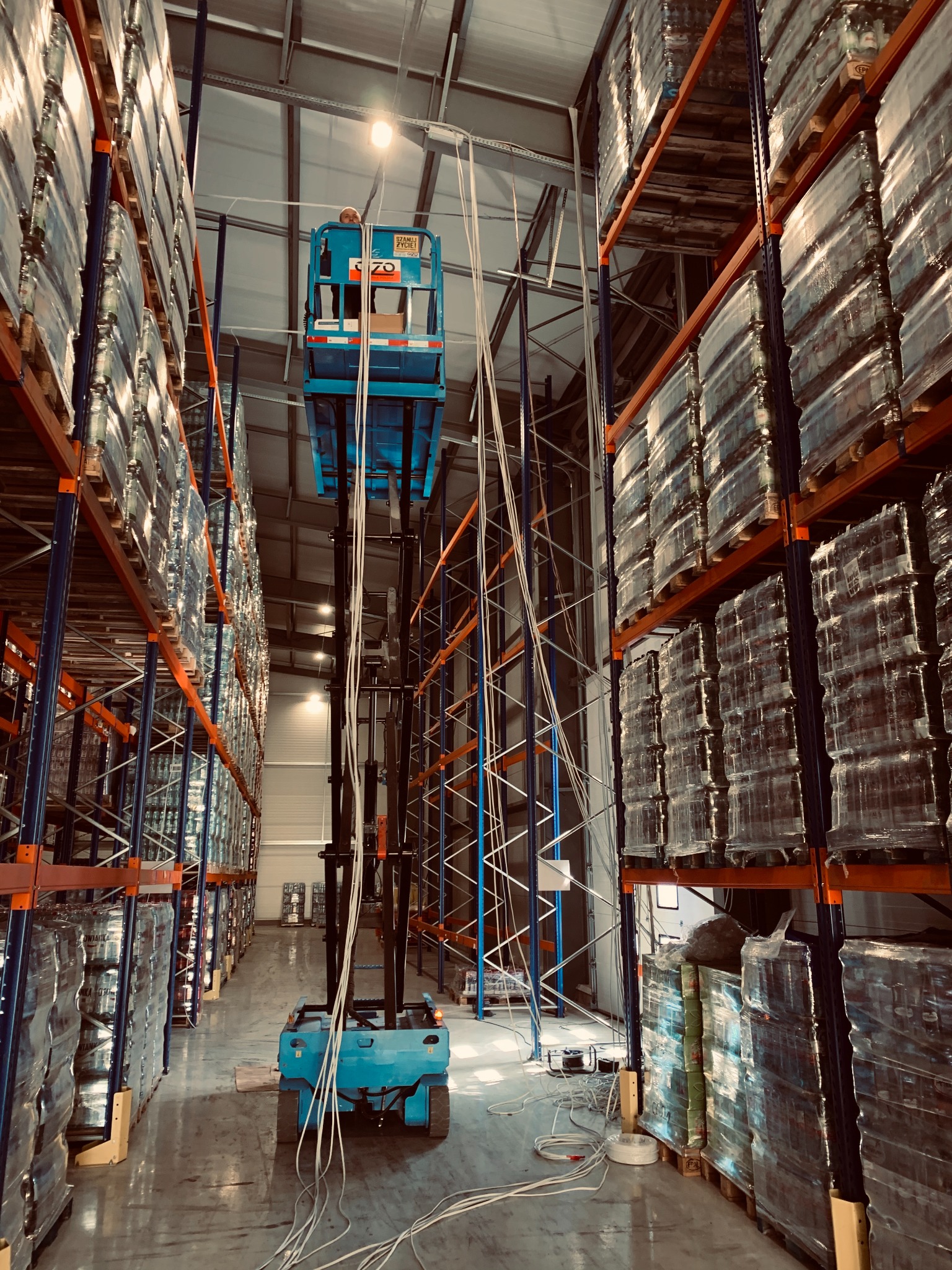 Montaż 48 kamer w hurtowni spożywczej.