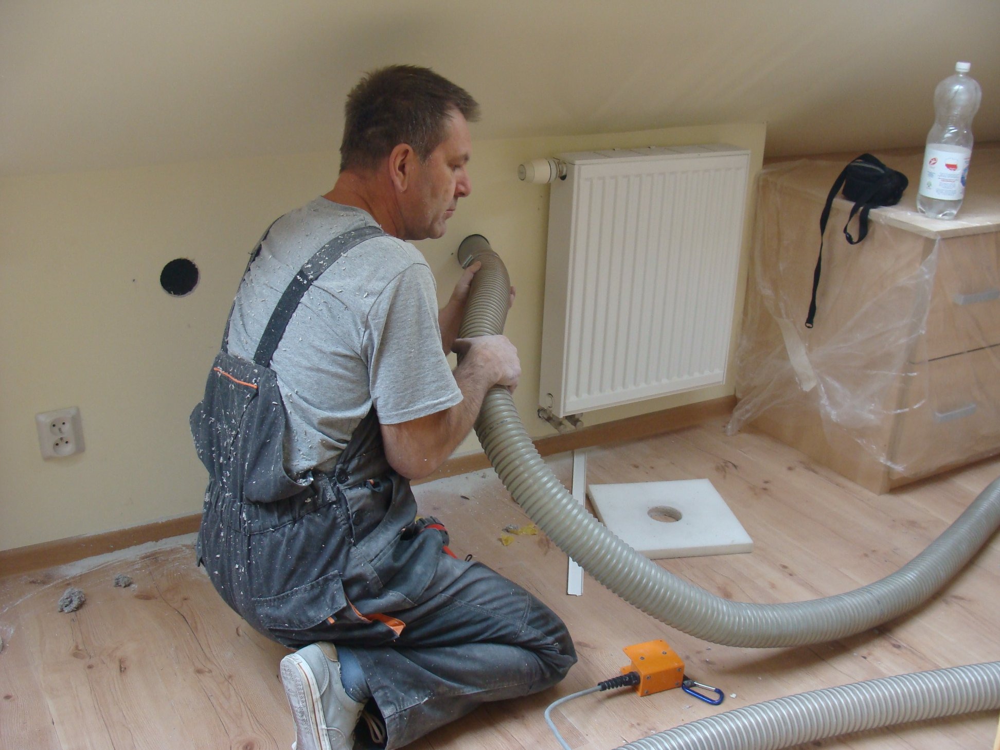 rino docieplenia ścianki kolankowe przez nawiercane otwory w k-g