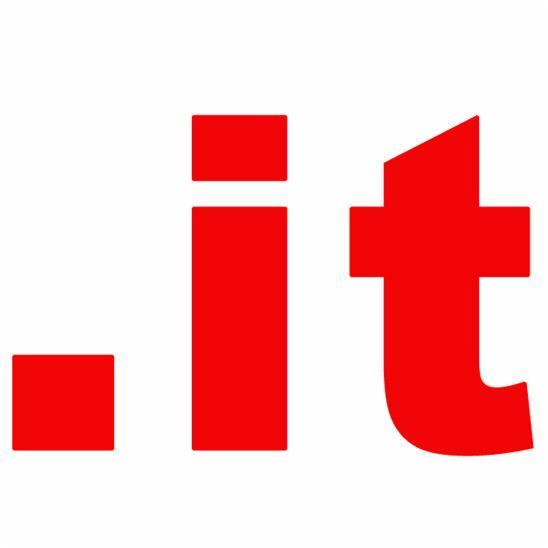 Czerwony napis '.it' na białym tle, stylizowany krój pisma, wyraźny kontrast kolorów, nowoczesny design, branding.