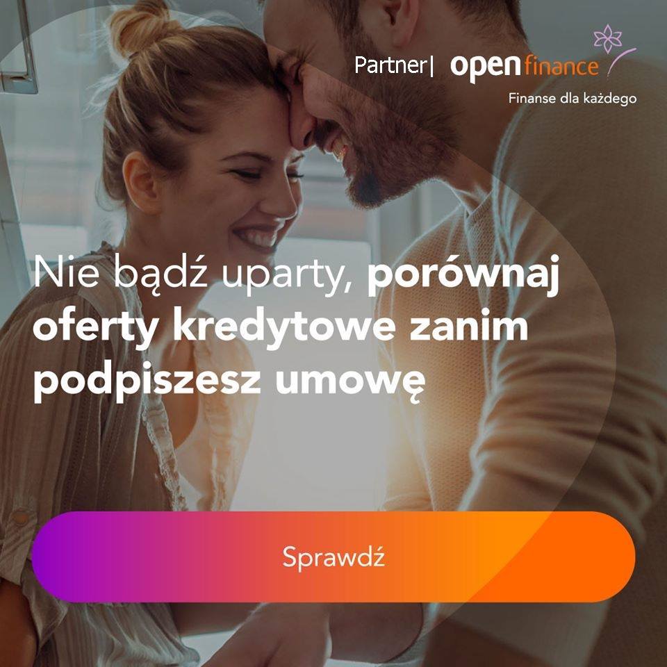 Uśmiechnięta para, czoło przy czole, na tle tekstu: 'Nie bądź uparty, porównaj oferty kredytowe zanim podpiszesz umowę', logo Open Finance w prawym górnym rogu.