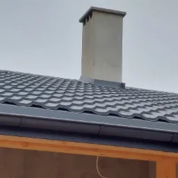 Pokrycie dachowe i obr&oacute;bka komina.