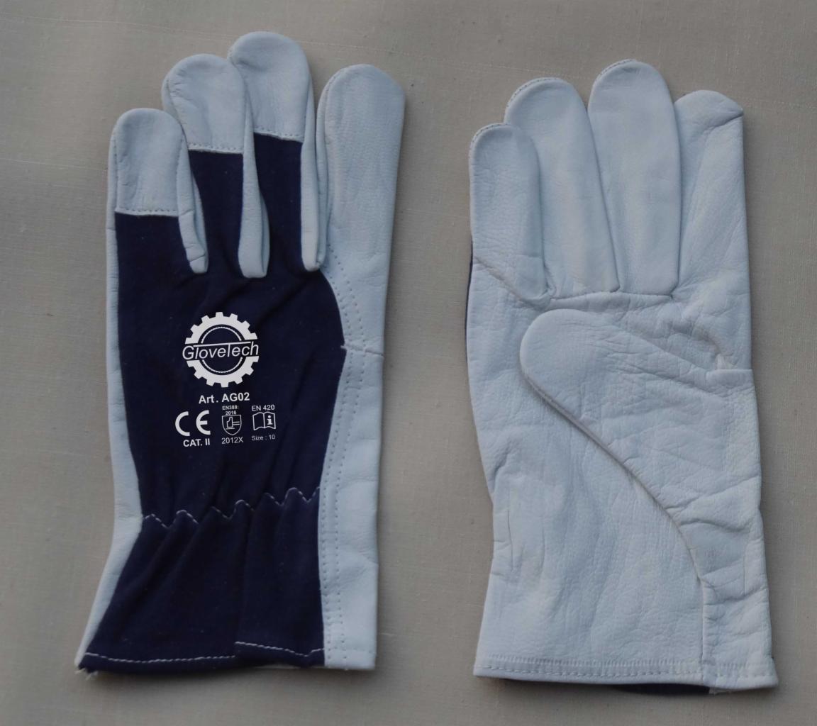 Para białych skórzanych rękawic roboczych z granatowym wzmocnieniem dłoni, widoczne oznaczenia norm bezpieczeństwa i logo Glovelech.