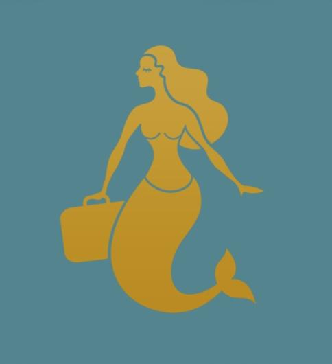 Złota sylwetka syreny trzymającej walizkę na błękitnym tle, stylizowane logo.