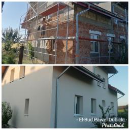 El-bud Paweł Dubicki - Porównanie stanu elewacji domu przed i po pracach: widoczne rusztowania, odsłonięta cegła i pracownicy podczas wykonywania prac, a następnie gładka, jasna elewacja z nowymi rynnami.