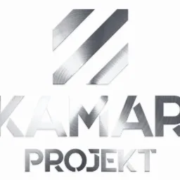 Metaliczne logo firmy KAMAR PROJEKT na białym tle, z abstrakcyjnym znakiem graficznym w górnej części.