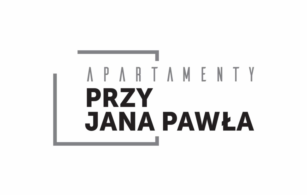 Minimalistyczne logo apartamentów z napisem 'APARTAMENTY PRZY JANA PAWŁA' w szarej ramce na białym tle.