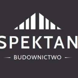 Logo firmy SPEKTAN Budownictwo: biały napis na ciemnoszarym tle, z abstrakcyjnym symbolem góry z pionowych kresek powyżej.
