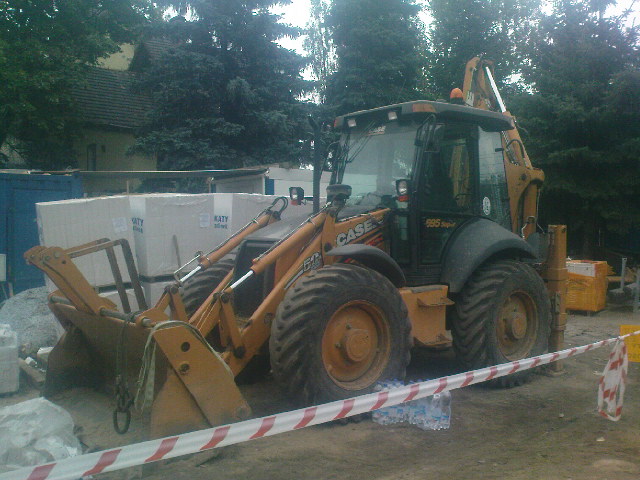 Wynajmę koparko-ładowarke CASE 695 super R