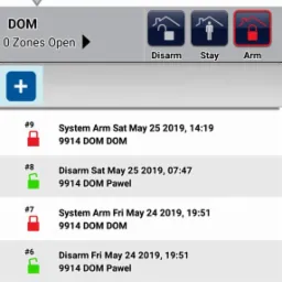 Ekran smartfona z aplikacją do sterowania systemem alarmowym, widoczne opcje uzbrajania, rozbrajania i pozostawania w domu, oraz historia zdarzeń z datami i statusami.