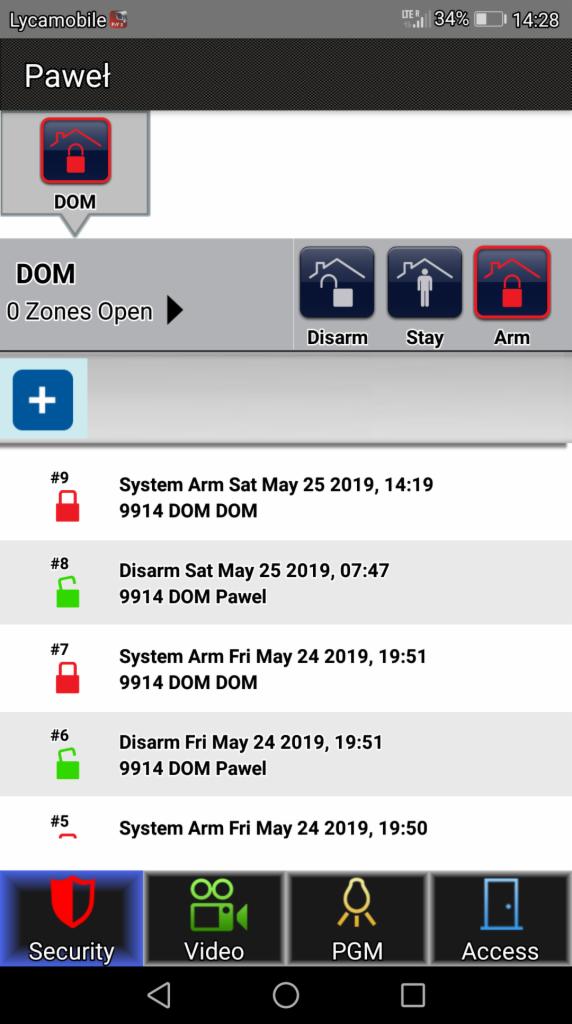 Ekran smartfona z aplikacją do sterowania systemem alarmowym, widoczne opcje uzbrajania, rozbrajania i pozostawania w domu, oraz historia zdarzeń z datami i statusami.