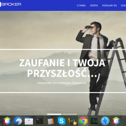 Andrzej Koziński - Mężczyzna w garniturze na drabinie, spoglądający przez lornetkę na tle strony internetowej z hasłem 'Zaufanie i Twoja Przyszłość...' i logiem firmy.