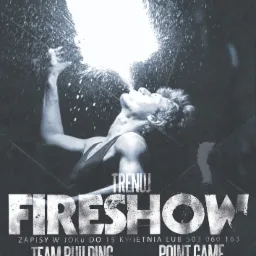 Czarno-biały plakat reklamowy treningu fire show z mężczyzną plującym ogniem w górę, tekst 'Trenuj Fire Show', informacje o zapisach, 'Team Building', 'Point Game' oraz logo biblioteki i nazwa...