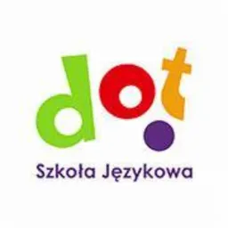 Kolorowe logo 'dot.' z fioletową kropką i napisem 'Szkoła Językowa' poniżej, na białym tle. Grafika w jasnych, pastelowych odcieniach.