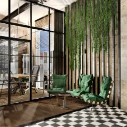 Nowoczesne biuro w Koszalinie z przeszklonymi ścianami, widok na przestrzeń roboczą z drewnianymi biurkami i krzesłami, oraz strefę relaksu z zielonymi fotelami i żywą zielenią na ścianie.