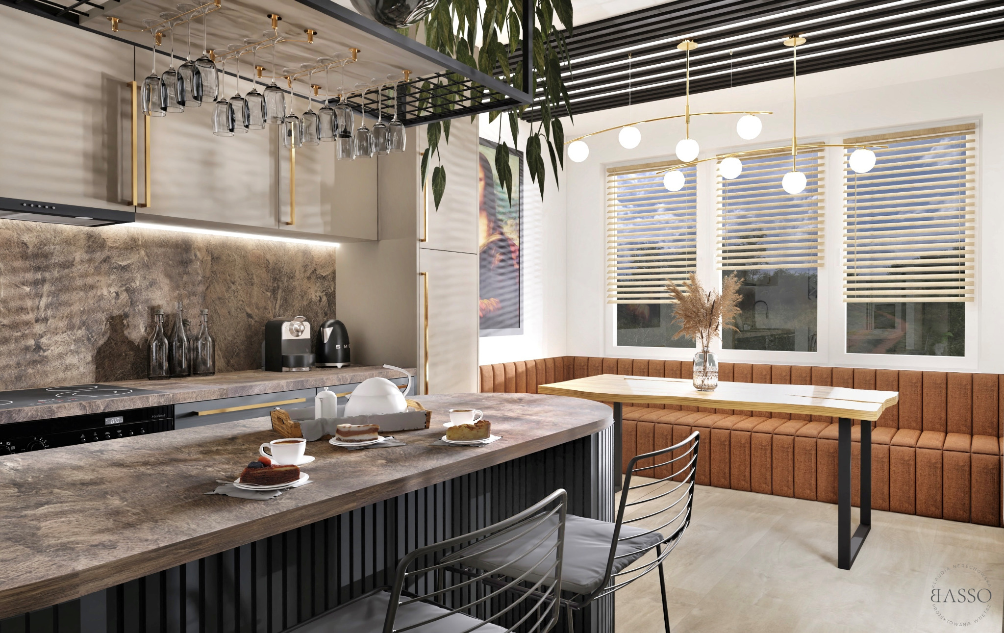 Kuchenna wyspa z blatem o marmurkowym wzorze, nakryta deserem i kawą, w tle zabudowa kuchenna z relingami na kieliszki i siedzisko pod oknem z żaluzjami.