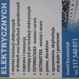 Wizytówka firmy elektrycznej: montaż instalacji elektrycznych, fotowoltaika, automatyka, pomoc, doradztwo, uprawnienia, eksploatacja oraz dozór z pomiarami. Widoczne fragmenty instalacji...