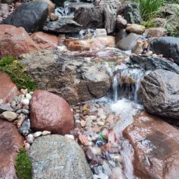 Kaskada/suchy strumień. Taki akcent w ogrodzie dodaje klimatu, uroku i szyku.