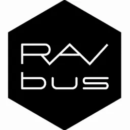 Graficzne logo 'RAV BUS' w białym konturze na czarnym tle w kształcie sześciokąta, minimalistyczny design, nowoczesna typografia.