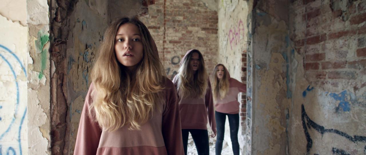 Klatka z autorskiego filmu 'The Loop'
