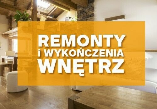 Jasne wnętrze salonu z drewnianymi elementami konstrukcyjnymi i kamienną ścianą, częściowo zasłonięte żółtym transparentnym prostokątem z napisem 'Remonty i Wykończenia Wnętrz'.