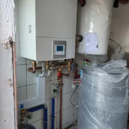 Pompa ciepła Bosch . Budynek w trakcie budowy