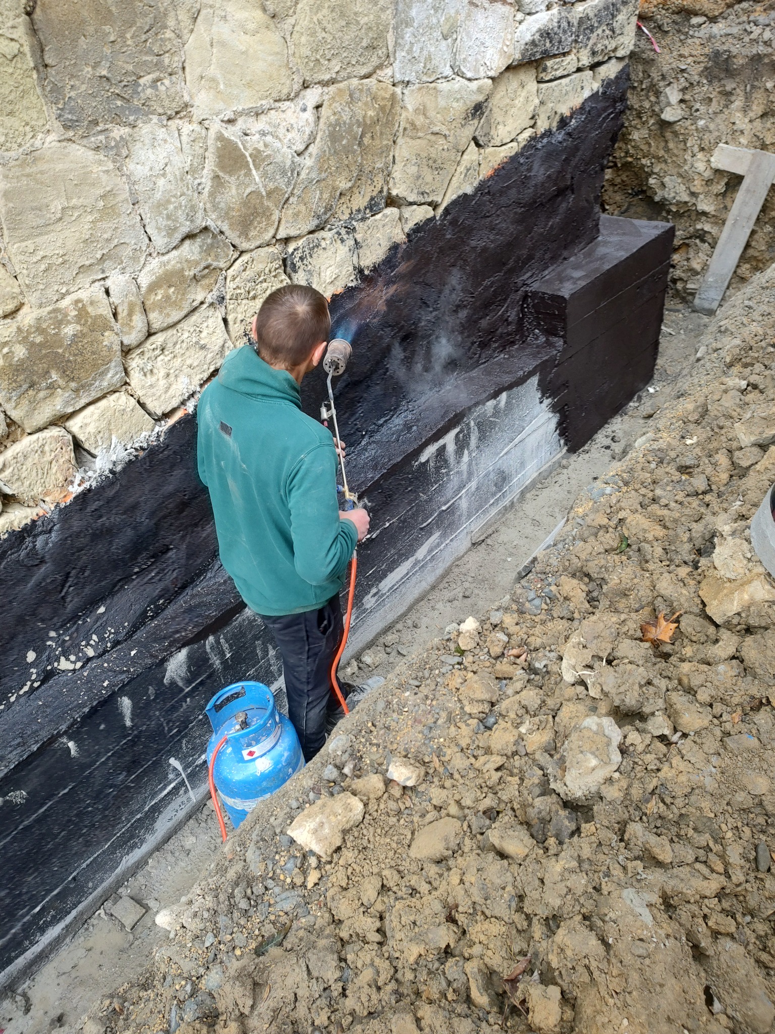 ocieplenie lawicy kamiennej wraz z wzmocnieniem z betonu