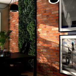Kawałek Podłogi Projektowanie Wnętrz Karolina Kawałek - Wizualizacja biura domowego z biurkiem, komputerem, ścianą z cegły i zieleni oraz dekoracjami ściennymi.