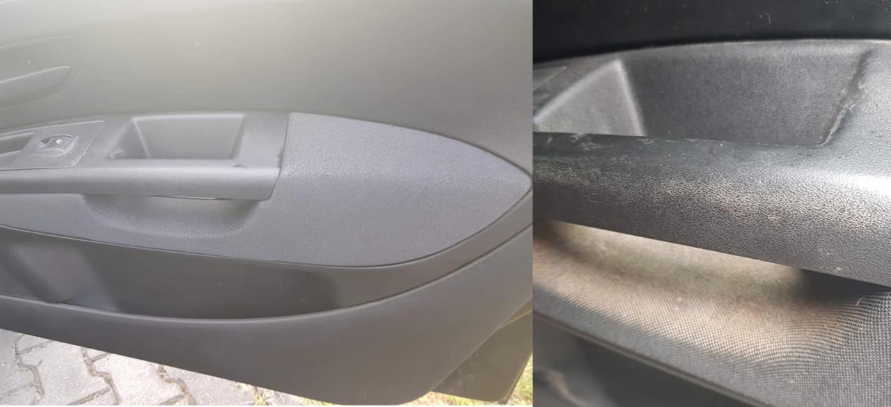 Porównanie czystości tapicerki drzwi samochodowych: po lewej odświeżona, po prawej zabrudzona, z widocznymi plamami i kurzem na uchwycie.