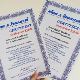 Dwa certyfikaty ukończenia seminarium Kiehl dla firm Quick Clean.pl, jeden dla Anny Łazarewicz, drugi dla Krzysztofa Łazarewicz, potwierdzające szkolenie z zakresu utrzymania czystości w różnych...
