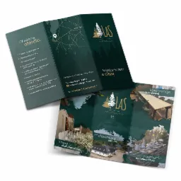 Rozłożona, trójdzielna broszura reklamowa apartamentów LAS w odcieniach zieleni, prezentująca ofertę, mapę dojazdu, dane kontaktowe oraz zdjęcia wnętrz i otoczenia.