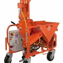 Pomarańczowa maszyna PFT G4 na kółkach, przeznaczona do aplikacji tynków, z widocznym silnikiem, zbiornikiem i panelem sterowania, na białym tle.