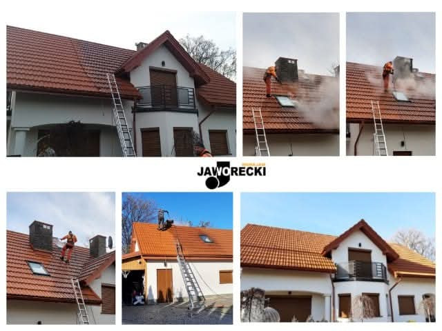 Montażysta w pomarańczowym kombinezonie czyści dach z czerwonej dachówki za pomocą myjki ciśnieniowej. Widoczna drabina i para wodna. Kolaż zdjęć.