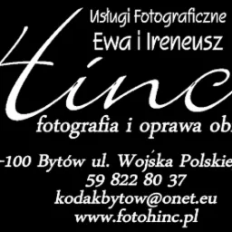 Logo firmy fotograficznej Hinc z Bytowa, oferującej usługi fotograficzne i oprawę obrazów, z adresem, numerem telefonu i adresem e-mail, na czarnym tle z ikoną starego aparatu na trójnogu.