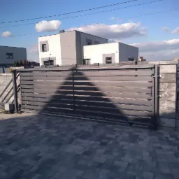 Montaż automatu FAAC bramy ogrodzeniowej