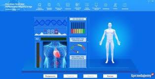 Ekran urządzenia do diagnostyki medycyny naturalnej z wizualizacją ciała ludzkiego i odczytami parametrów.